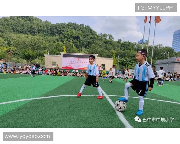 中坝小学校园足球比赛精彩直播全程回顾与精彩瞬间分享