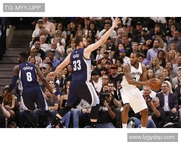 2017年NBA季后赛马刺与灰熊的激烈对决回顾与分析