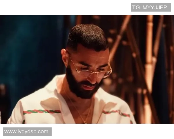 本泽马的传奇之路:从青涩小将到世界足坛巨星的蜕变与辉煌 本泽马的传奇之路:从青涩小将到世界足坛巨星的蜕变与辉煌