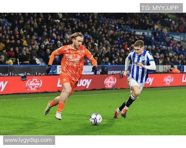 布鲁马与瓦萨的精彩对决揭示了足球战术的魅力与团队合作的重要性