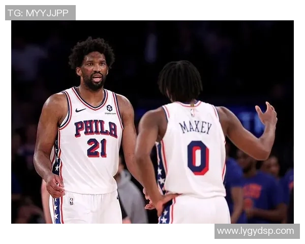 恩比德领衔76人挑战雄鹿巨头争夺东部霸主地位的激烈对决 恩比德领衔76人挑战雄鹿巨头争夺东部霸主地位的激烈对决