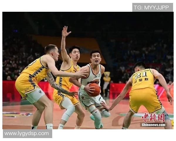 浙江东阳光备战季后赛，团结拼搏精神深受球迷喜爱