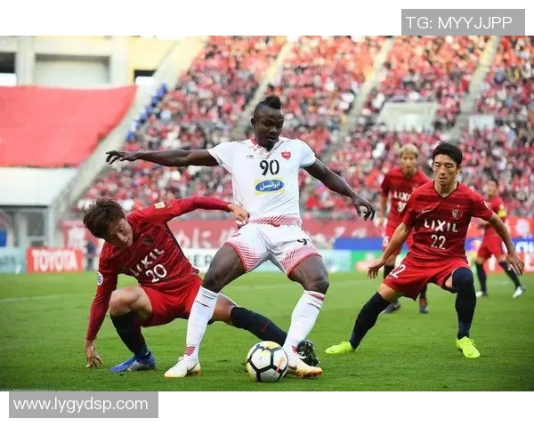 亚冠决赛鹿岛鹿角对阵波斯波利斯的精彩对决与战术分析 亚冠决赛鹿岛鹿角对阵波斯波利斯的精彩对决与战术分析